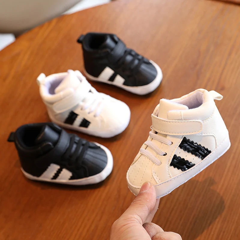 Nuevos zapatos de bebé de 0 a 18M, zapatos informales cómodos con suela de algodón antideslizantes de cuero PU para primeros pasos, zapatos de cuna para gatear