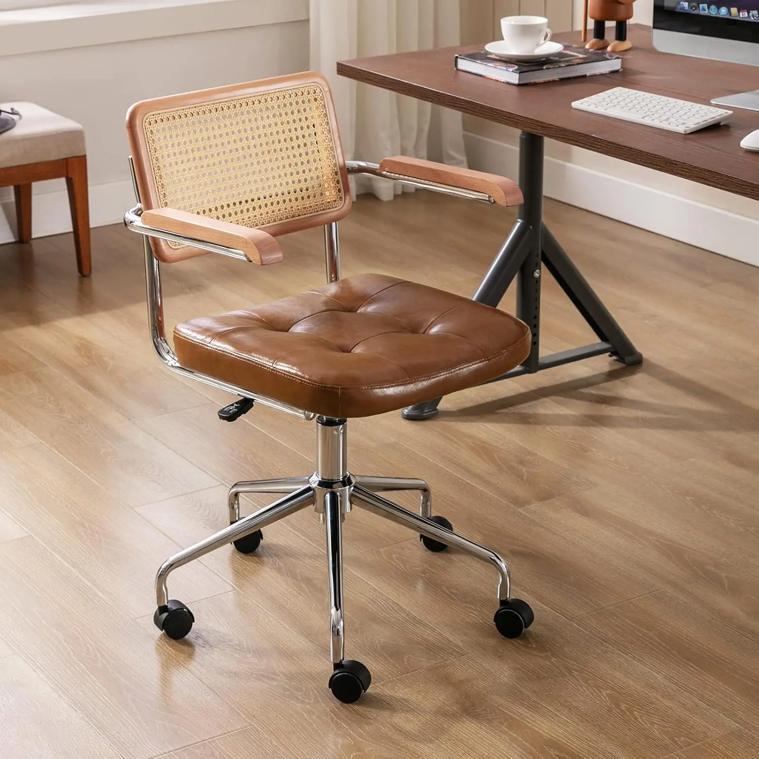Cadeira moderna de escritório para casa, cadeira de mesa de couro com encosto de vime natural, ventilador para meninas e mulheres. Cadeira de trabalho para computador com altura ajustável