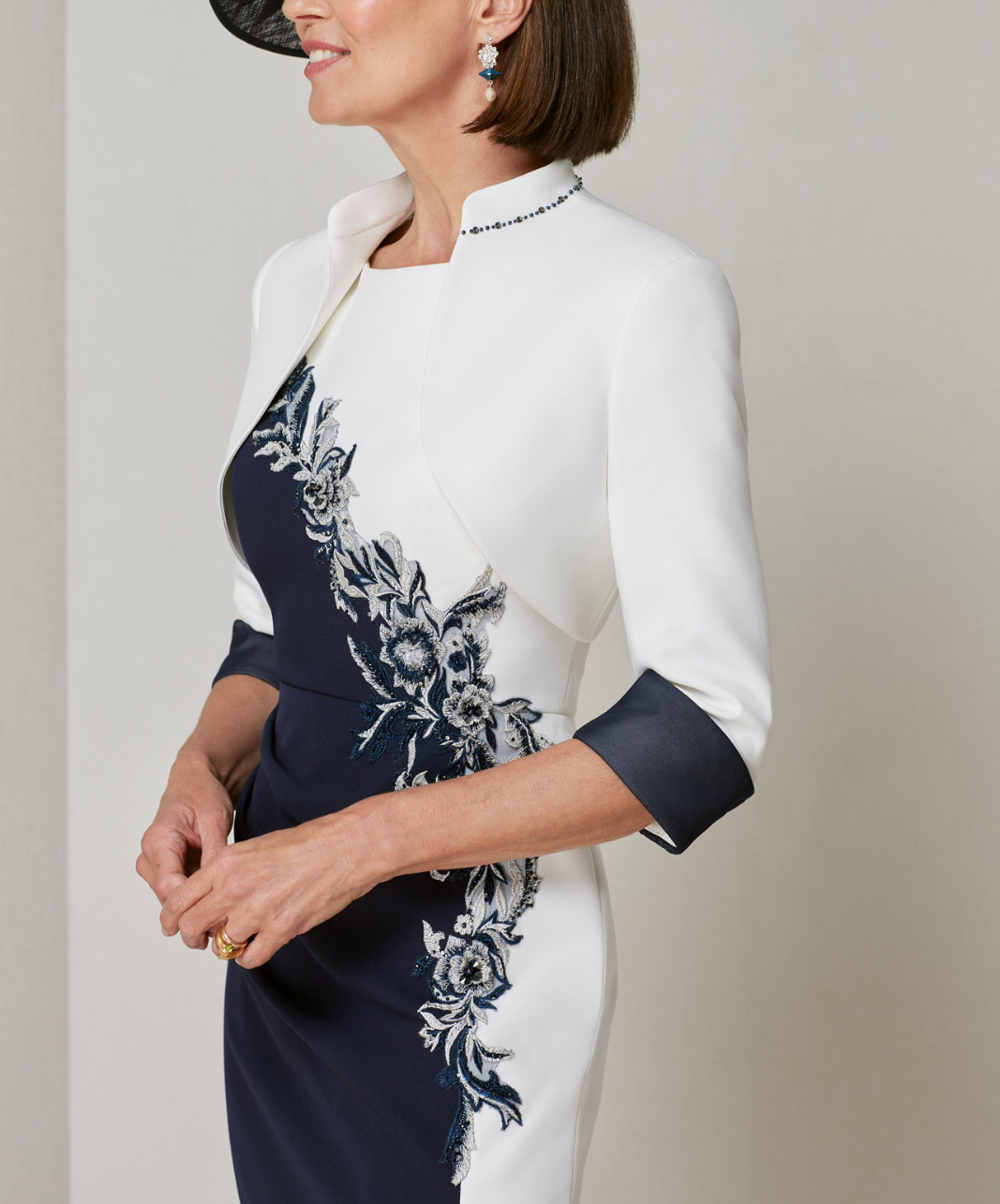 Tailor Shop traje de madre de novia vestido combinado azul marino y blanco