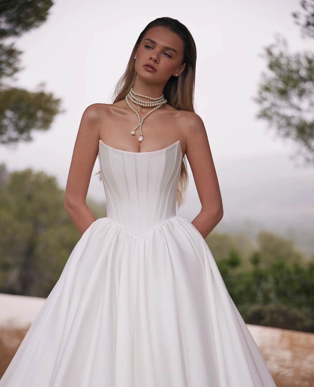 Vestido de casamento de cetim personalizado, decote em coração, sem mangas, saia plissada, princesa, luxo, robe de novia