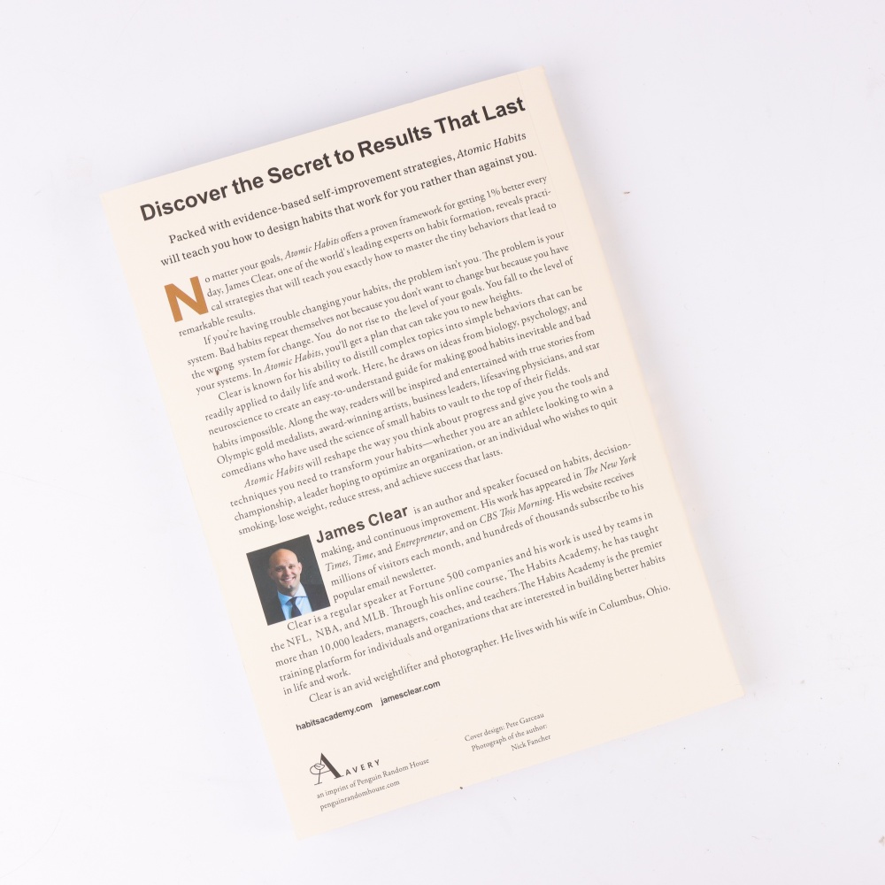 Atomic Habits van James Clear: Bouw goede gewoonten, Break Bad Ones - Bewijsgebaseerde activerende gids om langdurige routines te creëren