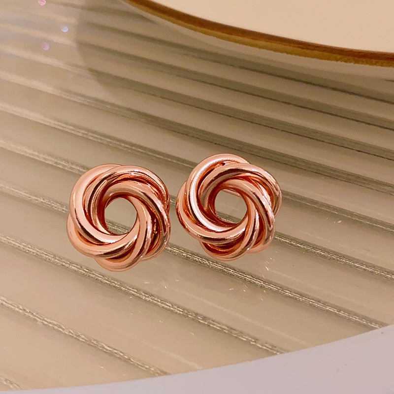 Brincos de argola de metal torcido, círculos redondos geométricos multicamadas para mulheres, cor dourada, amuletos da moda, joias da moda, presentes