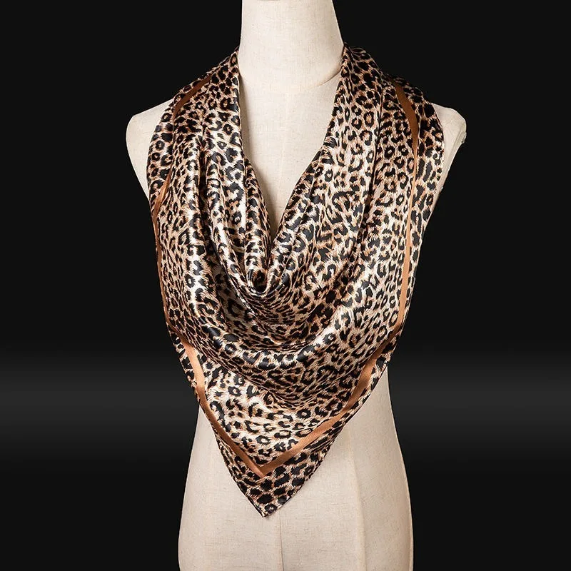 Szalik damski w panterkę, satynowy wykończenie, 90 cm, lekki, imitacja jedwabiu, kwadratowy, na wiosnę i lato, uniwersalny, elegancki.