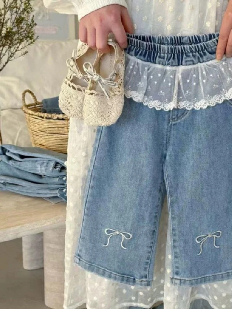 Roupas Infantis Estilo Coreano para Meninas, Calças de Perna Larga em Jeans Azul Bebê com Detalhes em Renda, 00% Aodão