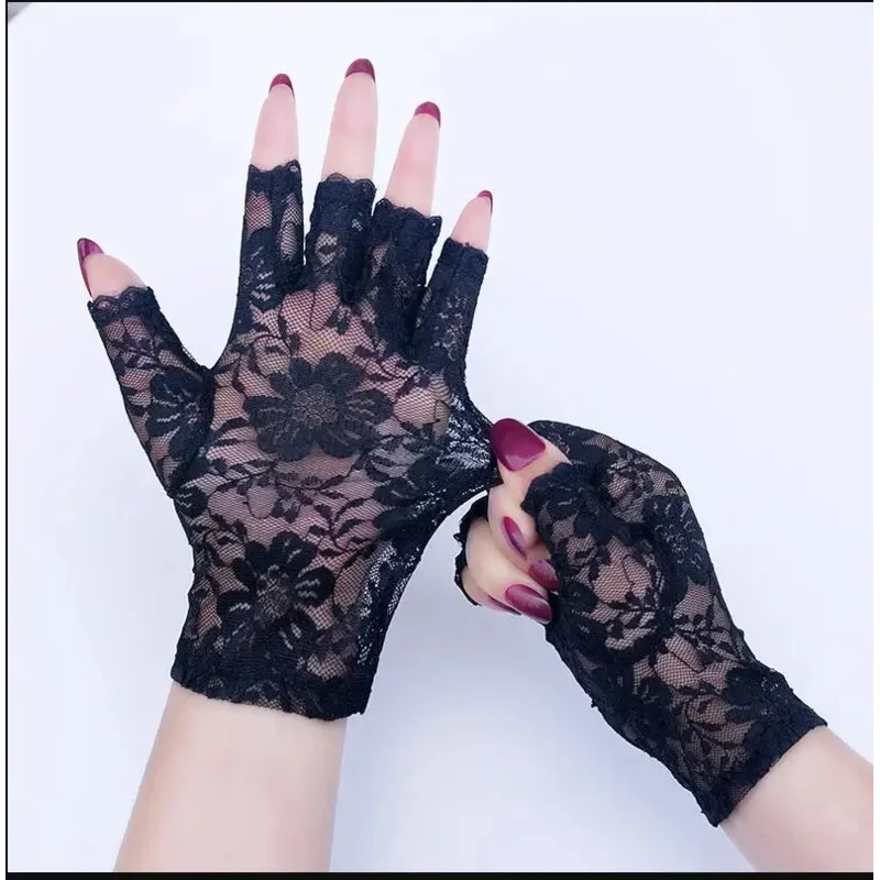 Luvas femininas curtas de renda com meio dedo
