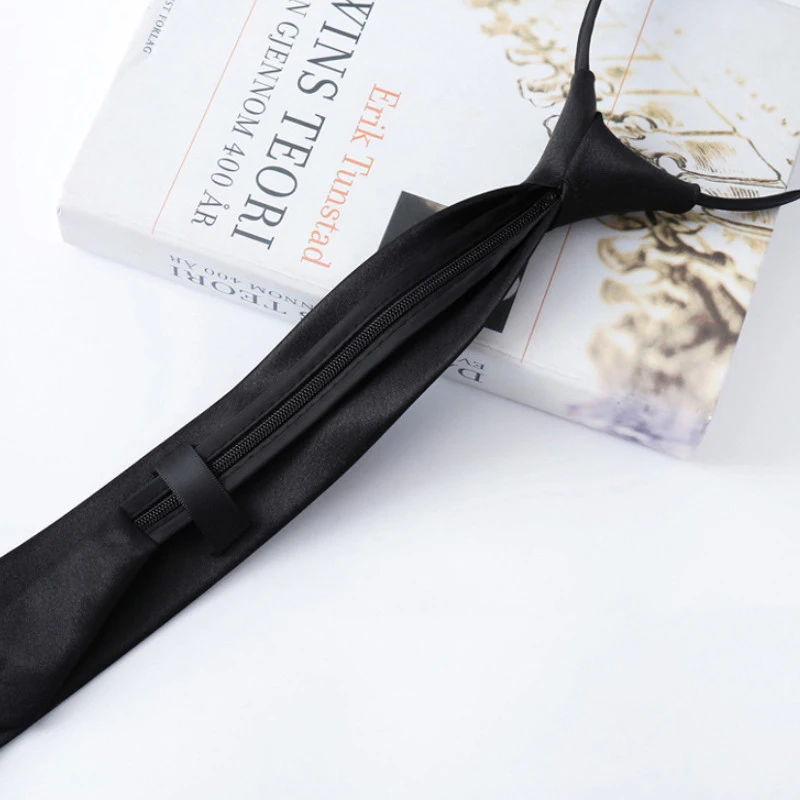 Corbatas negras Unisex con cremallera, corbatas Retro sedosas con cuello estrecho, pajarita delgada y suave para mujer, corbata de moda sencilla y elegante que combina con todo de estilo coreano
