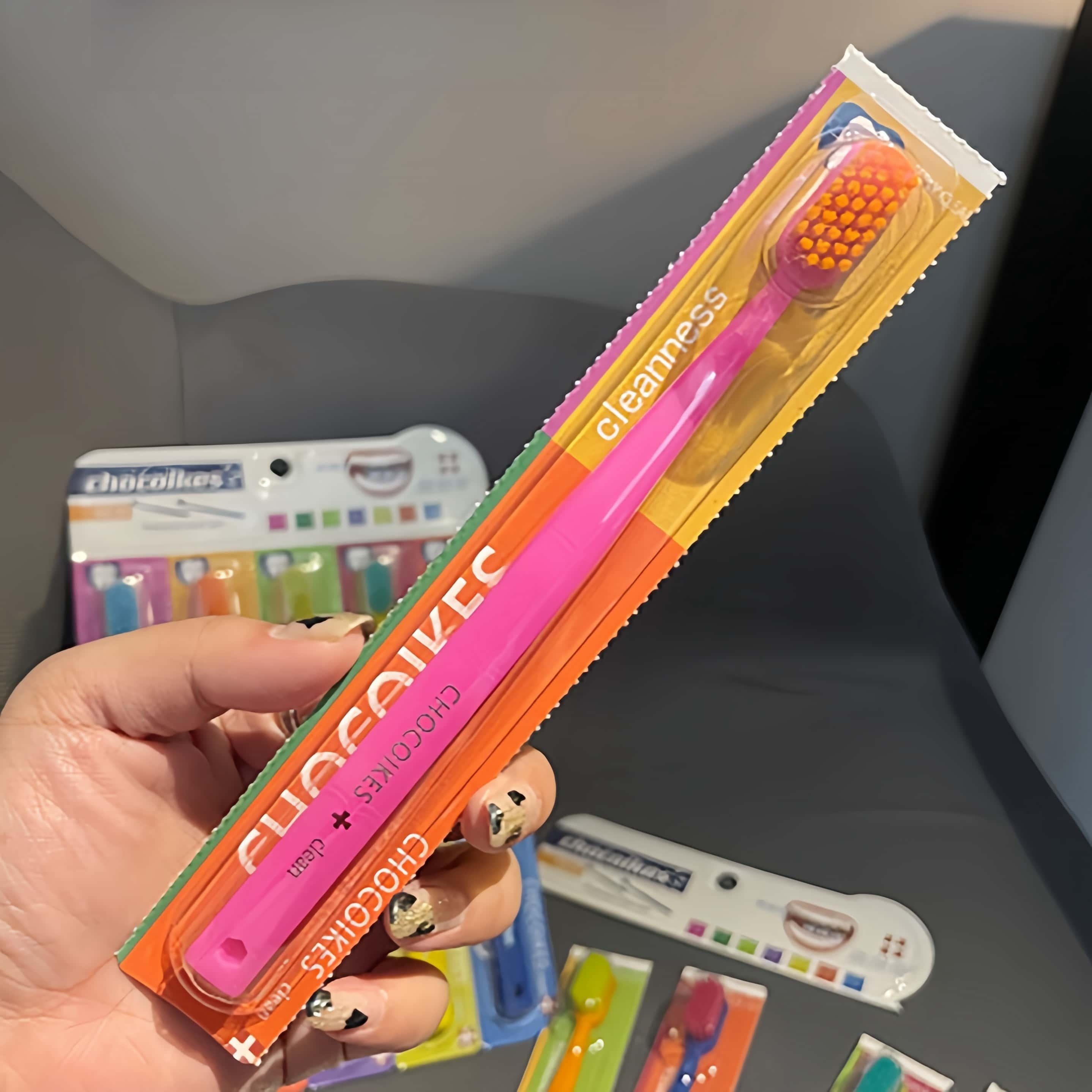 Juego de 5 cepillos de dientes con cerdas de nailon suave, mango ergonómico, opción Ideal para viajes y hoteles, Chocolate Swiss Careing