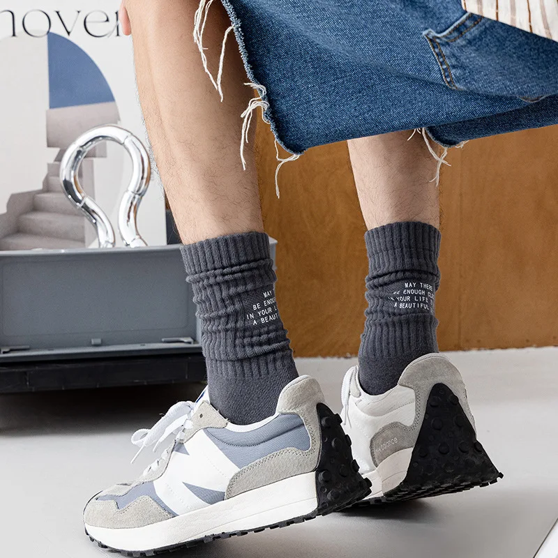 2023 nuevos calcetines de hombre Harajuku moda carta divertido monopatín calcetines frescos Unisex para mujer Casual calcetines largos de algodón de barril