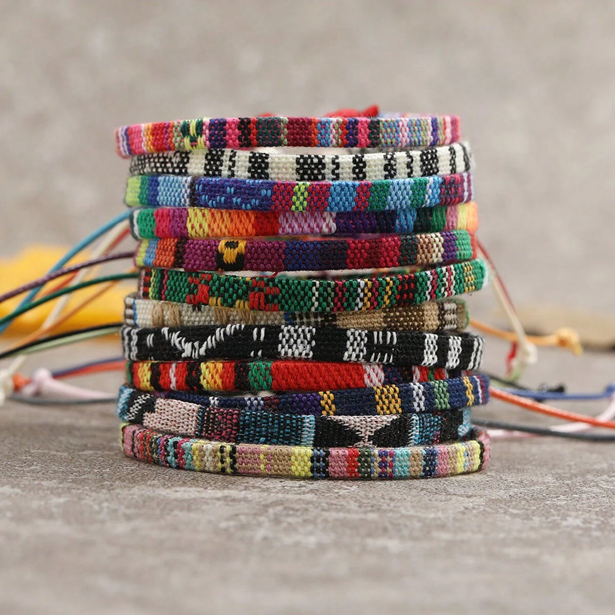 12-teiliges Boho-Surfer-Strand-Armband-Set für Männer und Frauen, geflochtene Boho-Sommerarmbänder, handgefertigter Festival-Schmuck