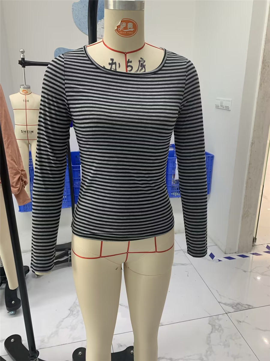 女性原宿ストライプ長袖 Tシャツクルーネックスリムブラウス Y2K グランジゴストップス Tシャツダークアカデミア服ストリート