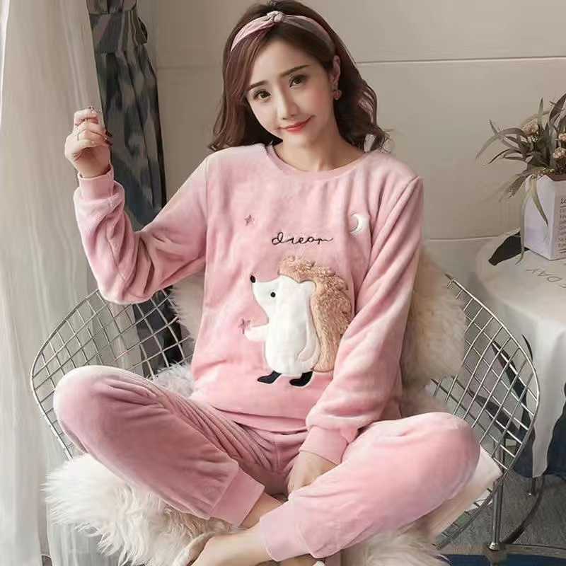 Pijama de franela suave y cálida para mujer, conjunto de dos piezas de manga larga con cuello redondo y bonito estampado, otoño e invierno, novedad