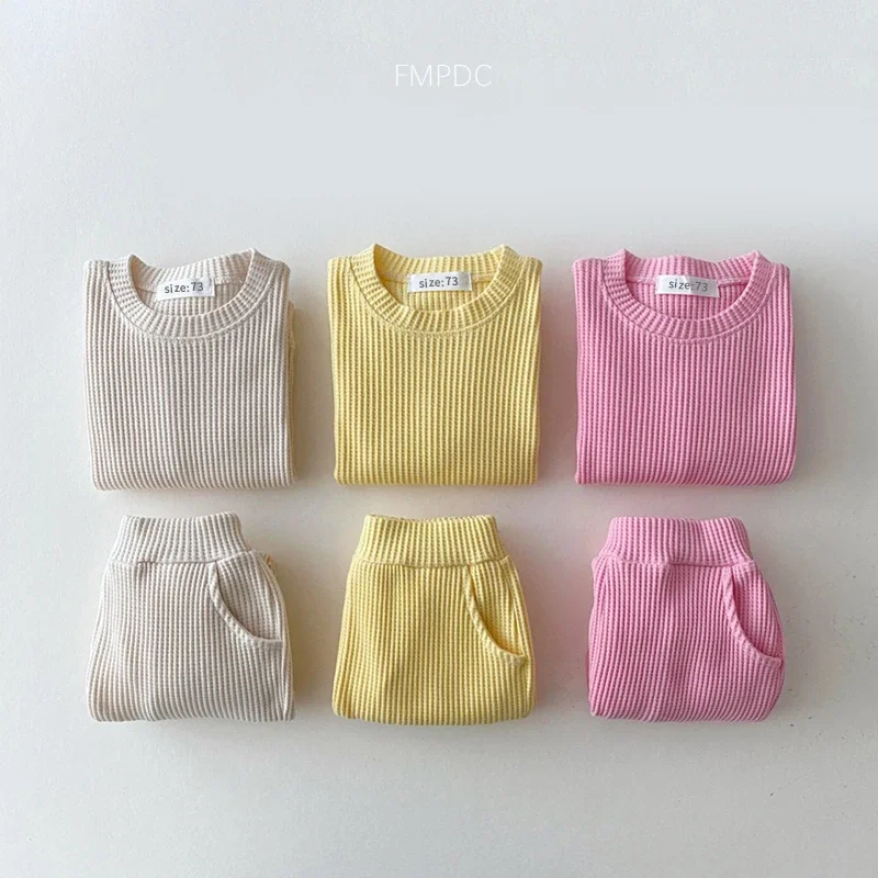 Conjuntos de ropa para bebés pequeños de Corea, conjunto de ropa para bebés, sudadera de algodón de gofre de dos piezas simulada + Pantalones, traje de 2 uds., 2024