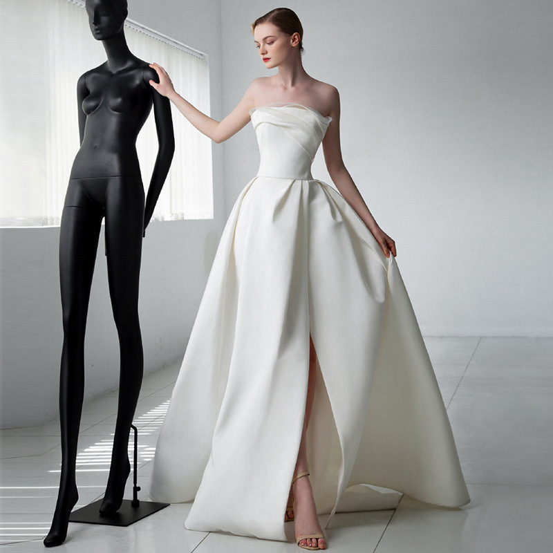 Abiti da sposa francesi di lusso in raso bianco con strascico per la sposa 2025 Abiti da donna eleganti sexy senza spalline lunghi da ballo