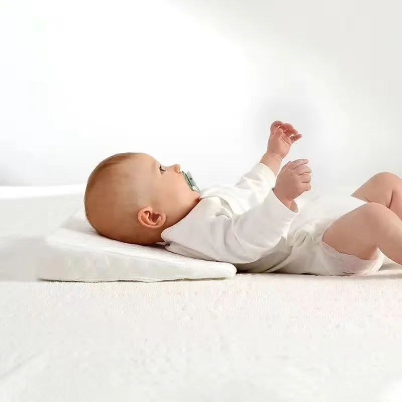 Cuscino per cuscino in pendenza di latte antisputo Kawaii per bambini Cuscino per memoria per neonato Cuscino per bambino antiscivolo leggero e traspirante