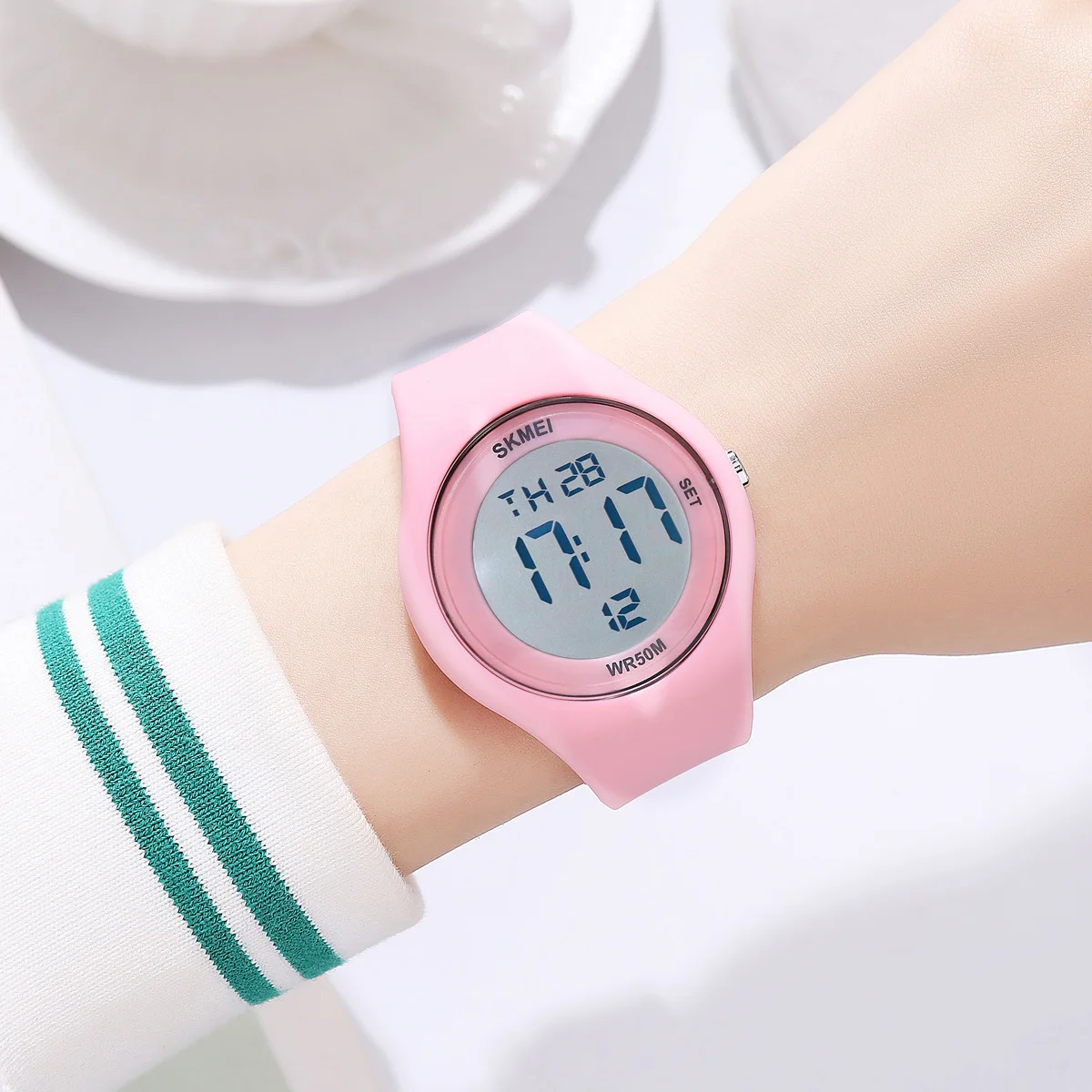 Reloj Digital SKMEI juvenil para deportes al aire libre para hombres, mujeres, estudiantes, 5bar, cronómetro resistente al agua, Reloj de pulsera con alarma para Mujer