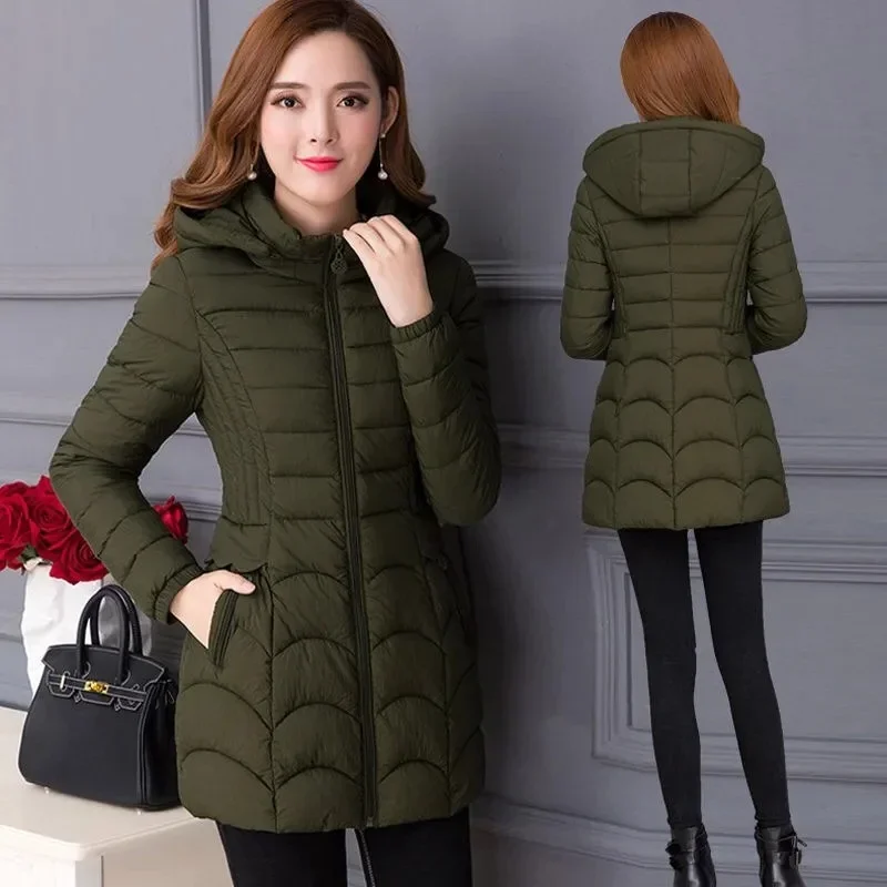 Abrigo de invierno para mujer, moda 2023, chaqueta con capucha de algodón ajustada para madre de mediana edad, Parka informal de talla grande, prendas de vestir gruesas y cálidas sólidas