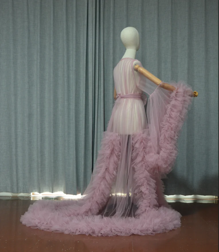 달콤한 소녀 빈티지 Tulle 가운 관점 Sheer Tulle 긴 핑크 드레싱 가운을 통해 볼 푹신한 출산 드레스 Photoshoot