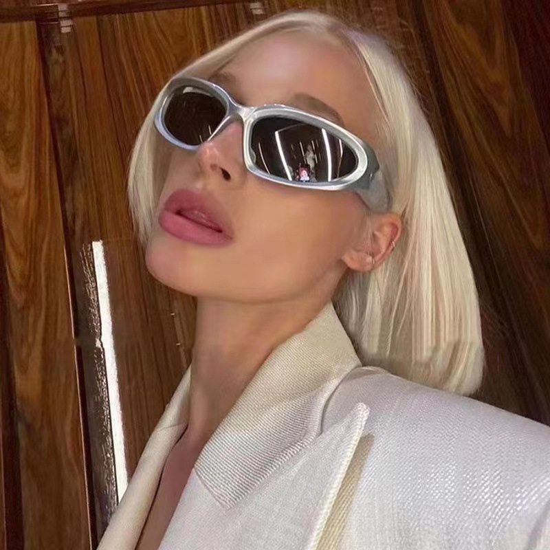 Neuankömmling Beliebte Damen Sonnenbrille Punk Sonnenbrille Einzigartige ovale Sonnenbrille Herren Goggle Shades Spiegel Bunte Y2K Brillen