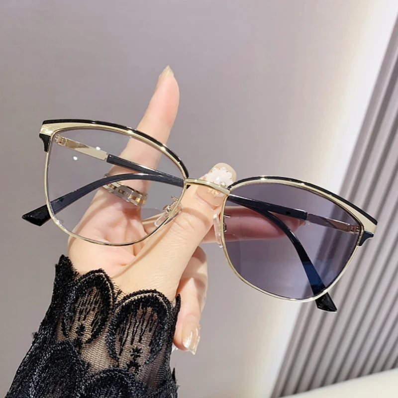 Personalized Cat Eye Photochromic Myopia Glasses Large Frame Color Changing Glasses Retro Anti Blue Light Near Sight Glasses