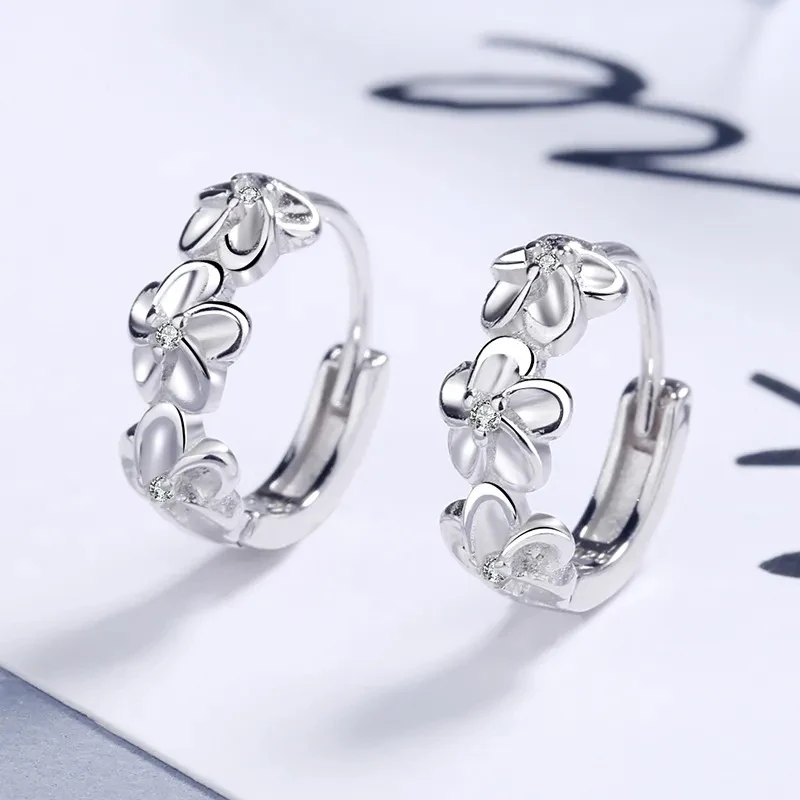 Orecchini ad ago in argento sterling 925 di vendita superiore per la moda nuziale da donna Gioielli di alta qualità Fiore di zircone di cristallo Orecchini a bottone carini