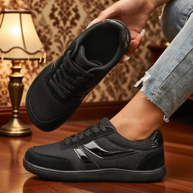 Baskets pour femmes pieds nus décontracté large dernière mode toile plat conseil chaussure 2025 nouveau bout large respirant maille chaussures de course