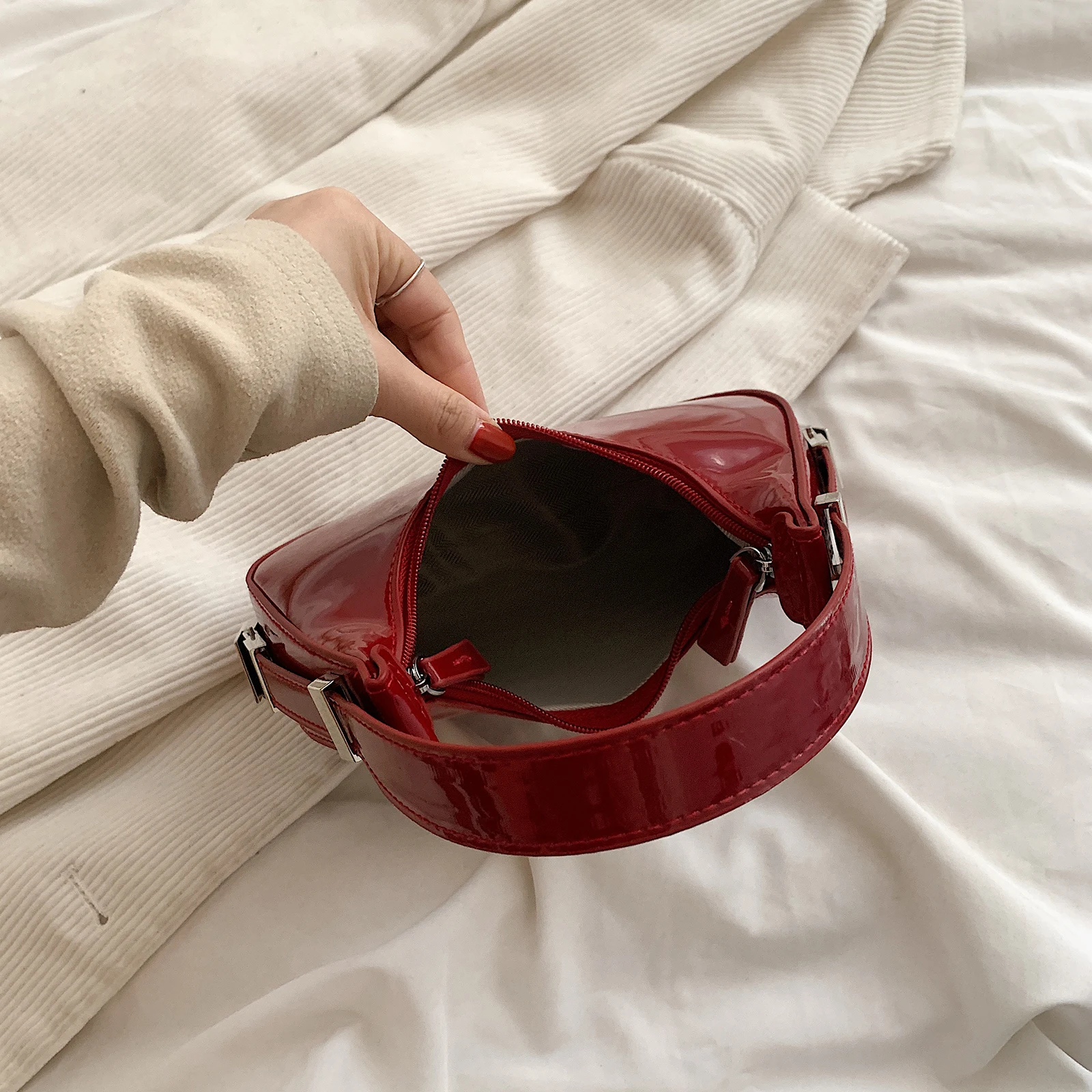 Half Moon กระเป๋า Vintage PU หนังกระเป๋าถือขนาดเล็กแบรนด์หรูผู้หญิงไหล่กระเป๋า Retro สีแดงสุภาพสตรีรักแร้กระเป๋า Mini Totes