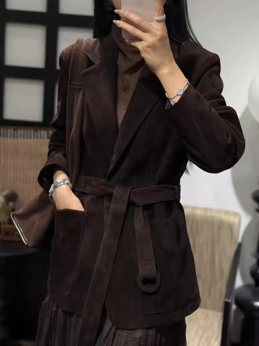 Elegante High-End-Kind-Wildlederjacke für Damen, kastanienbraun, quadratischer Ausschnitt, einreihiger langer Mantel mit Bund, weibliche Oberbekleidung