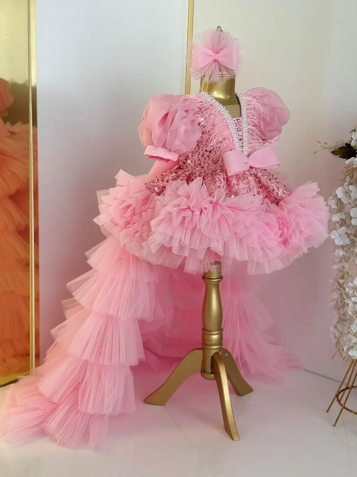 Roze bloemenmeisje jurk bruiloft verjaardag prinses veer tule hoog-laag optocht jurk boog pailletten formele prom jassen aangepast