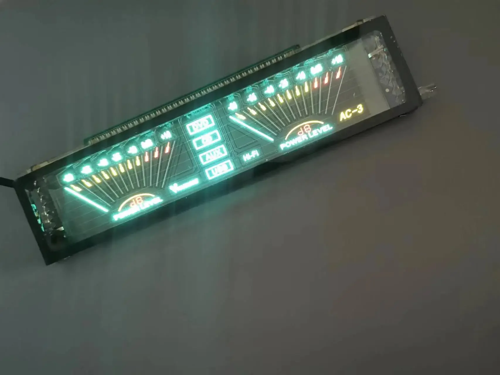 Display multimediale, schermo fluorescente VFD, luminosità di alta qualità e stabile, altoparlante amplificatore, spettro Display auto