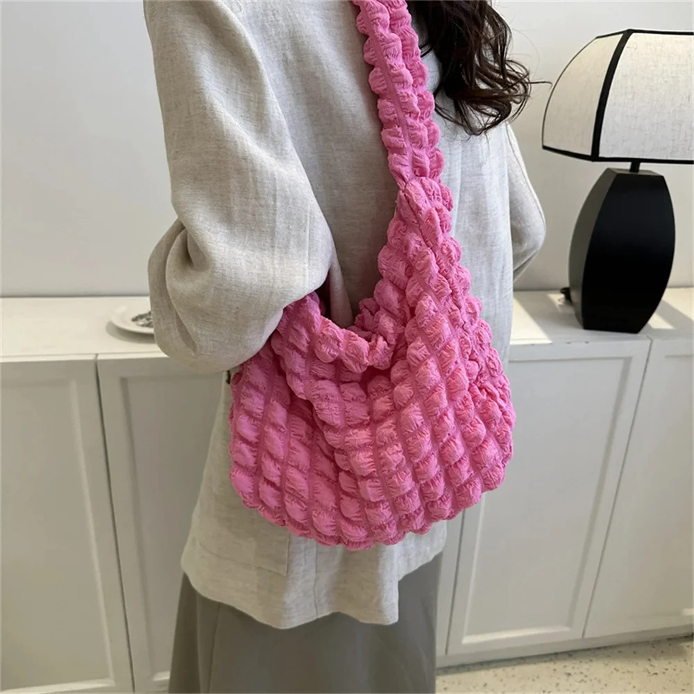 Umhängetasche mit plissiertem Design, bestickte karierte Umhängetasche, Unterarmtaschen, einfache gesteppte Tragetaschen mit großer Kapazität für Damen