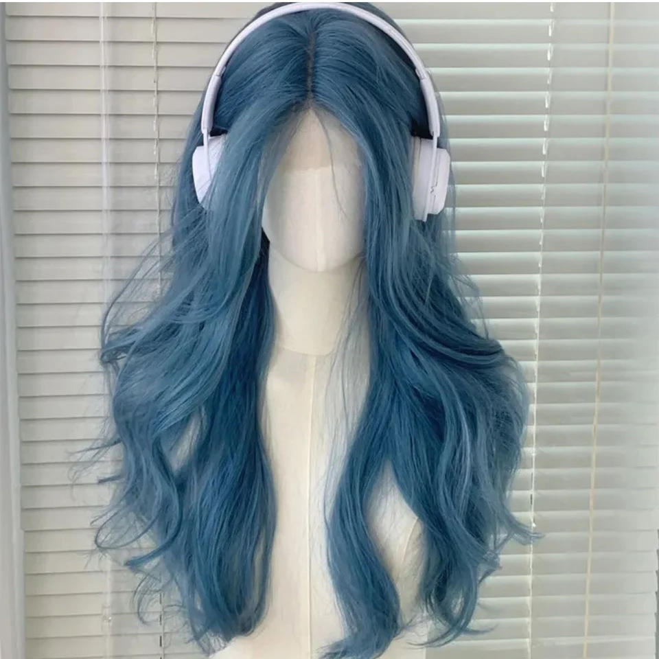 22 インチ海ブルー色合成かつら中間部ロングナチュラルウェーブのかかった女性のためのコスプレドラッグクイーンパーティー耐熱