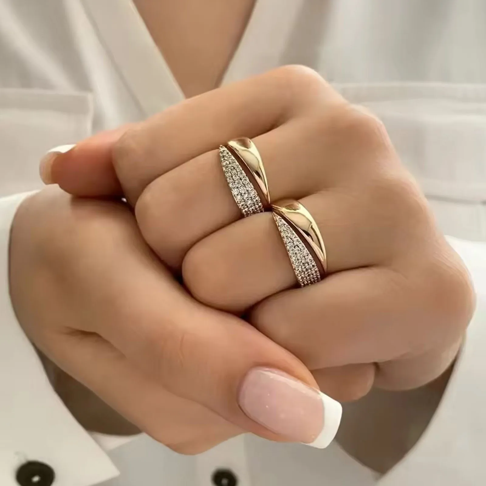 여성을 위한 18K 금 도금 태양 반지, 천연석이 장식된 중공 금속 텍스처 반지, 트렌디한 주얼리