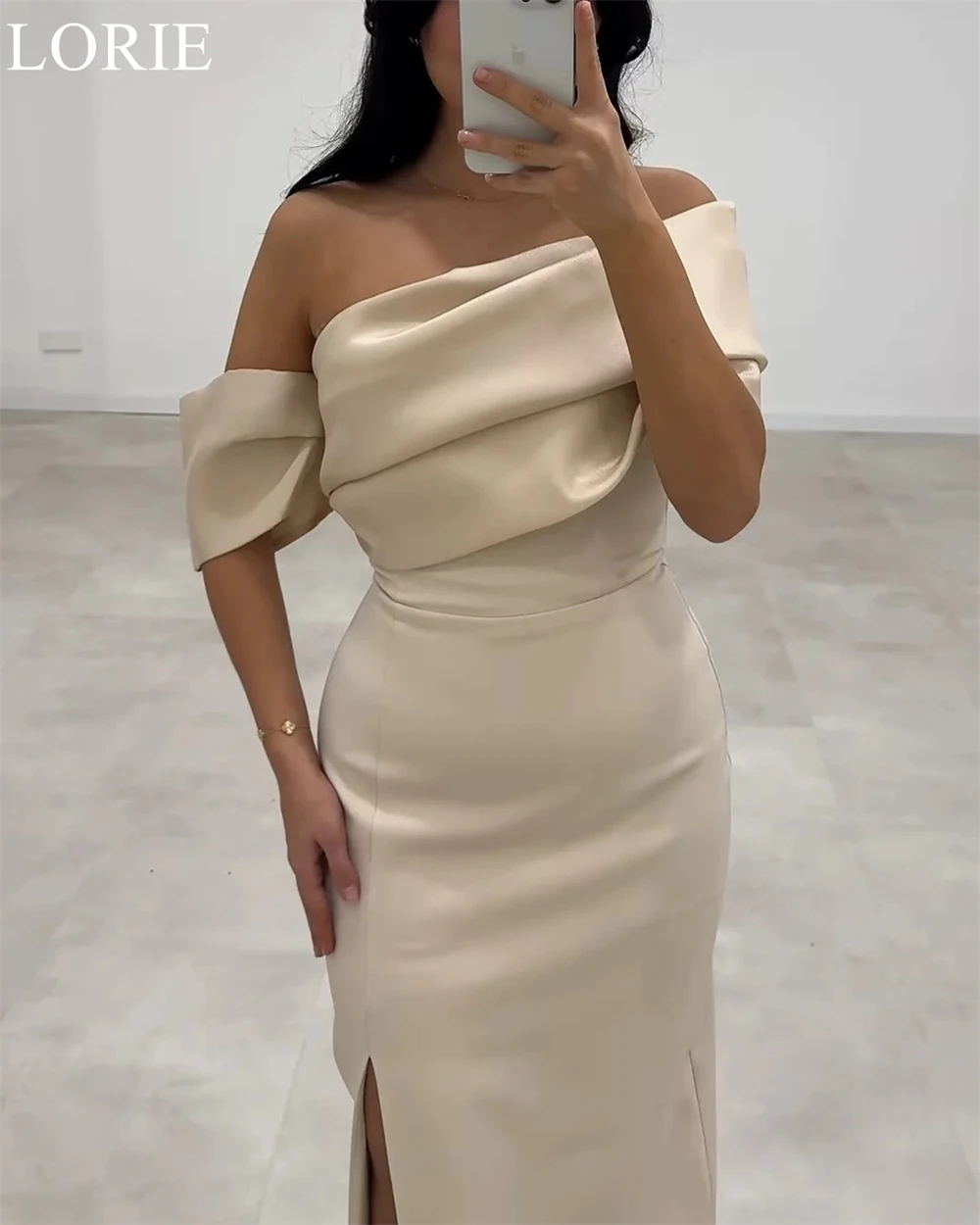 LORIE elegante champagne satijnen bruidsmeisjekleding zeemeermin één schouder zijsplit gedrapeerd 2025, bruiloft prom jassen op maat