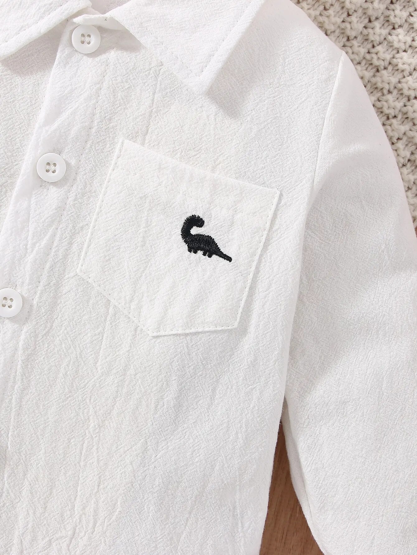 Frühling und Herbst Baby Junge Neue Mode Mode Weißes Hemd Mantel Kleine Dinosaurier Stickerei Muster Freizeit Sport Bequem