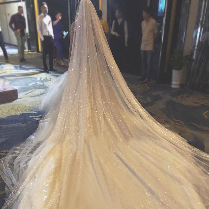 ผ้าคลุมหน้าเจ้าสาว3M ยาวหรูหราหนึ่งชั้นผ้าคลุมหน้าสำหรับงานแต่งงานสีขาวเป็นประกายวิบวับ