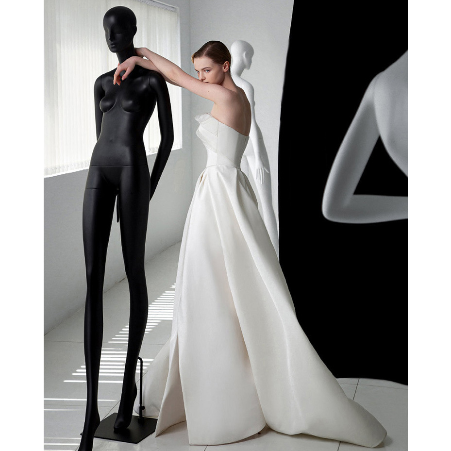 Abiti da sposa francesi di lusso in raso bianco con strascico per la sposa 2025 Abiti da donna eleganti sexy senza spalline lunghi da ballo