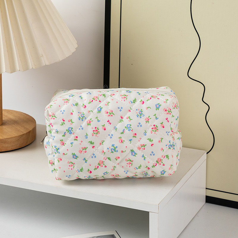 Маленькая стеганая сумка для хранения макияжа с милыми цветами для девочек, органайзер для путешествий, косметичка для туалетных принадлежностей, милая сумка для макияжа, сумки с цветочным принтом