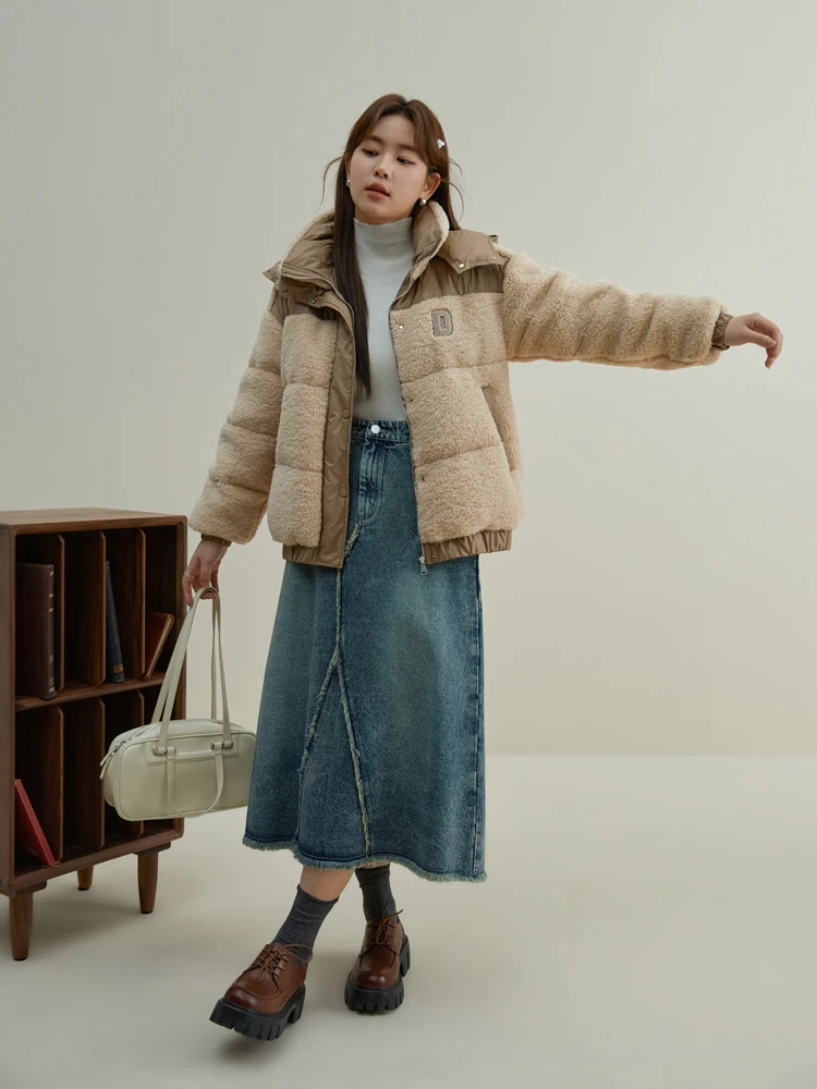 DUSHU 83G Füllkapazität genarbtes Patchwork grau braun Winter-Daunenjacke Damen mittelschwerer lockerer kurzer Kapuzen-weißer Entendaunenmantel