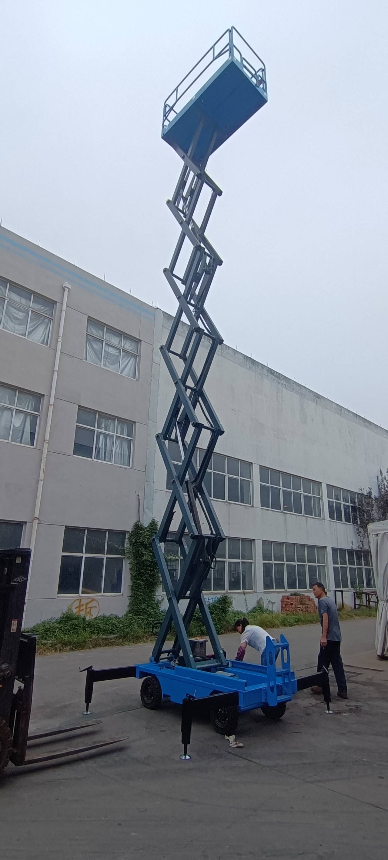 建設用自走式シザーリフター、高架式作業プラットフォーム、バッテリープラットフォーム、6m、8m、10m、12m、500kg