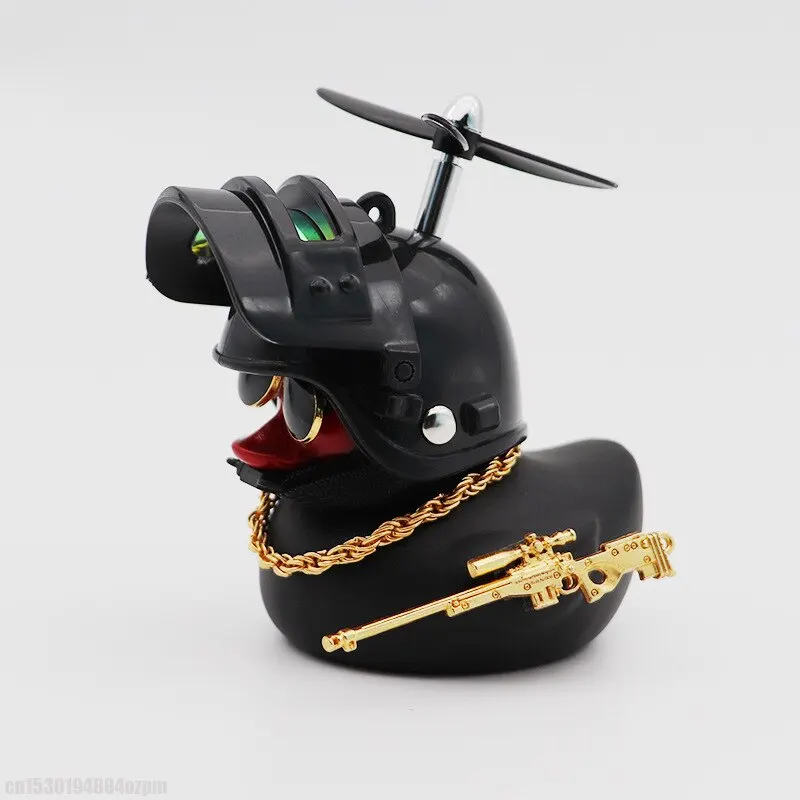Accessori motore anatra di gomma vento rotto Anatra gialla con casco Accessori auto per auto Anatra nella decorazione interna dell'auto