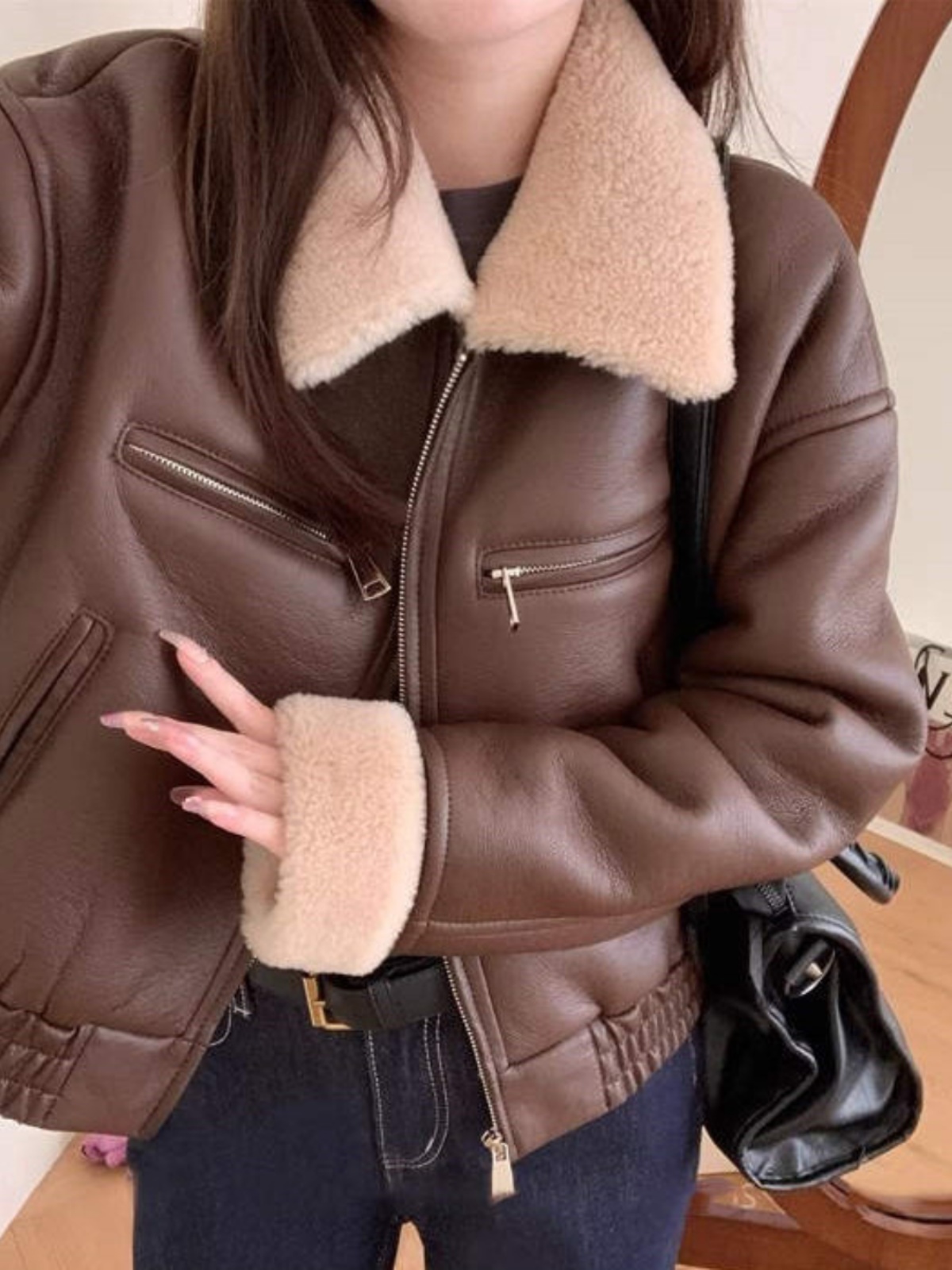 韓国スタイルのレトロなレザージャケット女性の小さいサイズ肥厚ラムファースプライシング襟革毛皮統合ジャケットオートバイの服