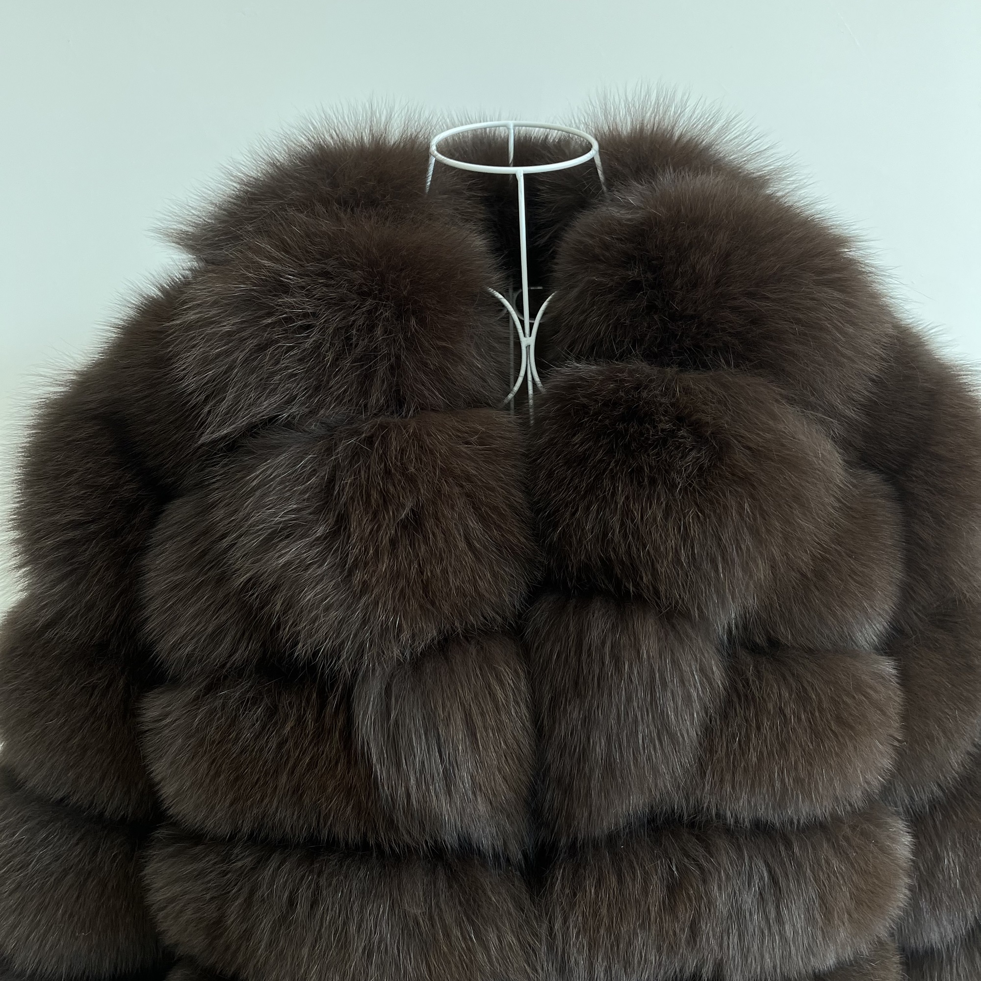 女性のキツネの毛皮のミドル丈コート,暖かい冬のジャケット,豪華なベスト,毛皮のコート,取り外し可能な袖,秋の襟,2024