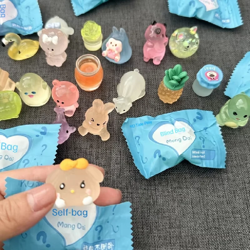 5/20/40 sztuk Luminous Animal Blind Bag Mini Blind Box zabawki śliczne imitacja zwierzęcia Model prezenty dla dzieci niespodzianka niespodzianka losowo