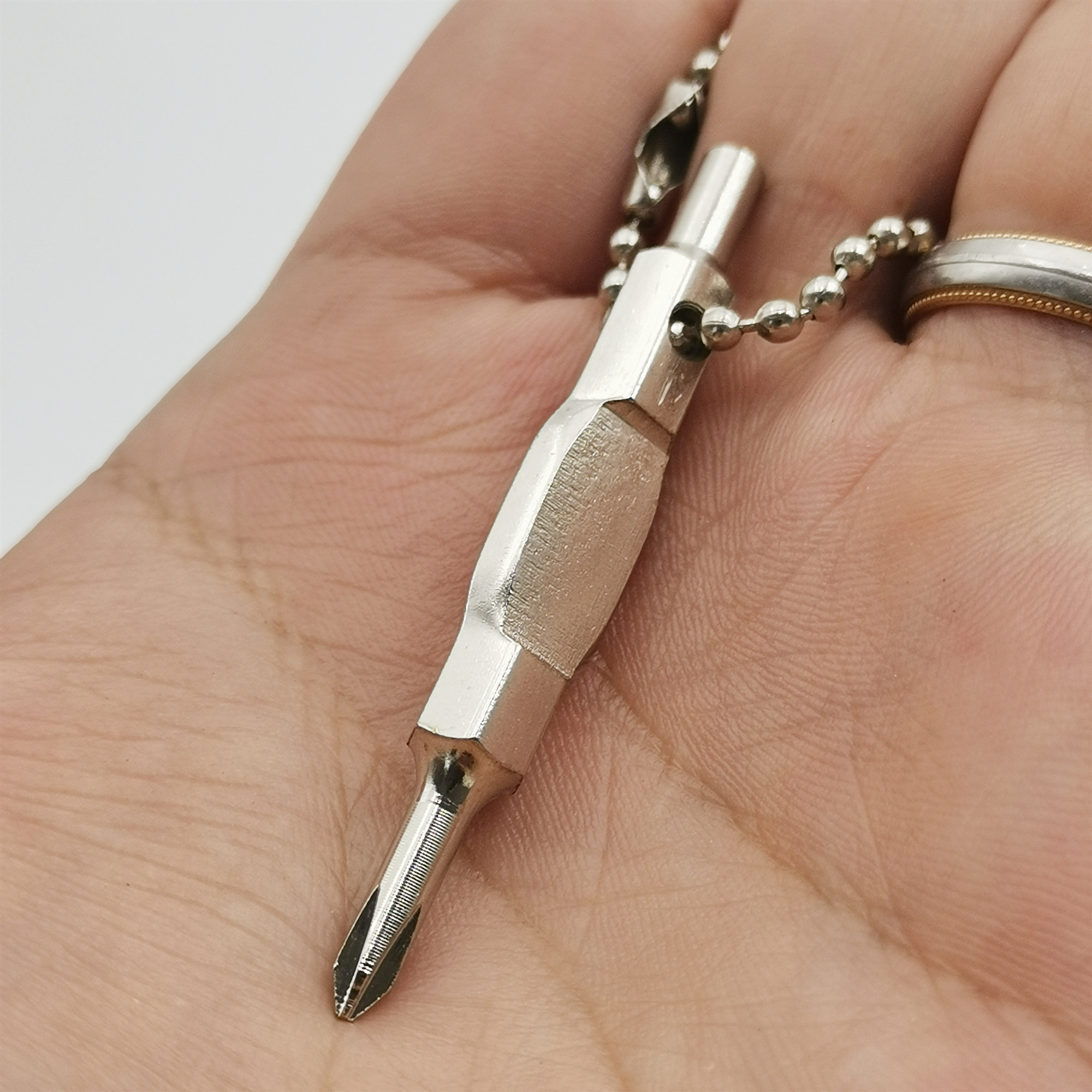 Professionelles Griffbrett-Werkzeug aus Metall für Finger-Skateboard-Schrauben und Muttern