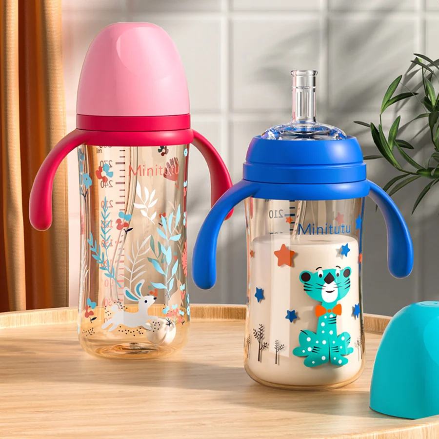Copo com canudinho para bebê de 240ml, copo de água PP, resistente ao calor, para bebês com mais de 10 meses Design de bola de gravidade Sem vazamento ao invertido