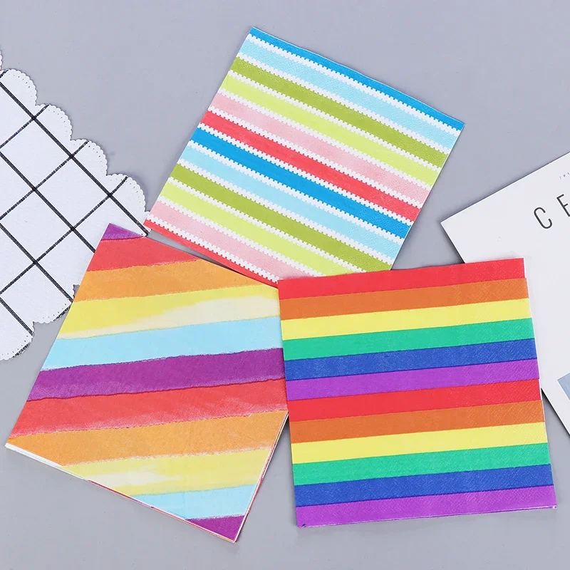 Bunt bedruckte Servietten gestreiftes bedrucktes Stoff papier Hochzeits feier Taschentuch Regenbogen 2 Schicht 20 stücke/Pac Lebensmittel qualität Papier Tischset