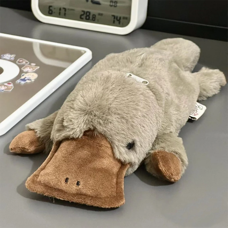 น่ารัก Platypus ดินสอกระเป๋าเครื่องสําอาง Plush ปากกากระเป๋าขนาดใหญ่ความจุกระเป๋าอุปกรณ์โรงเรียนเครื่องเขียนกล่อง