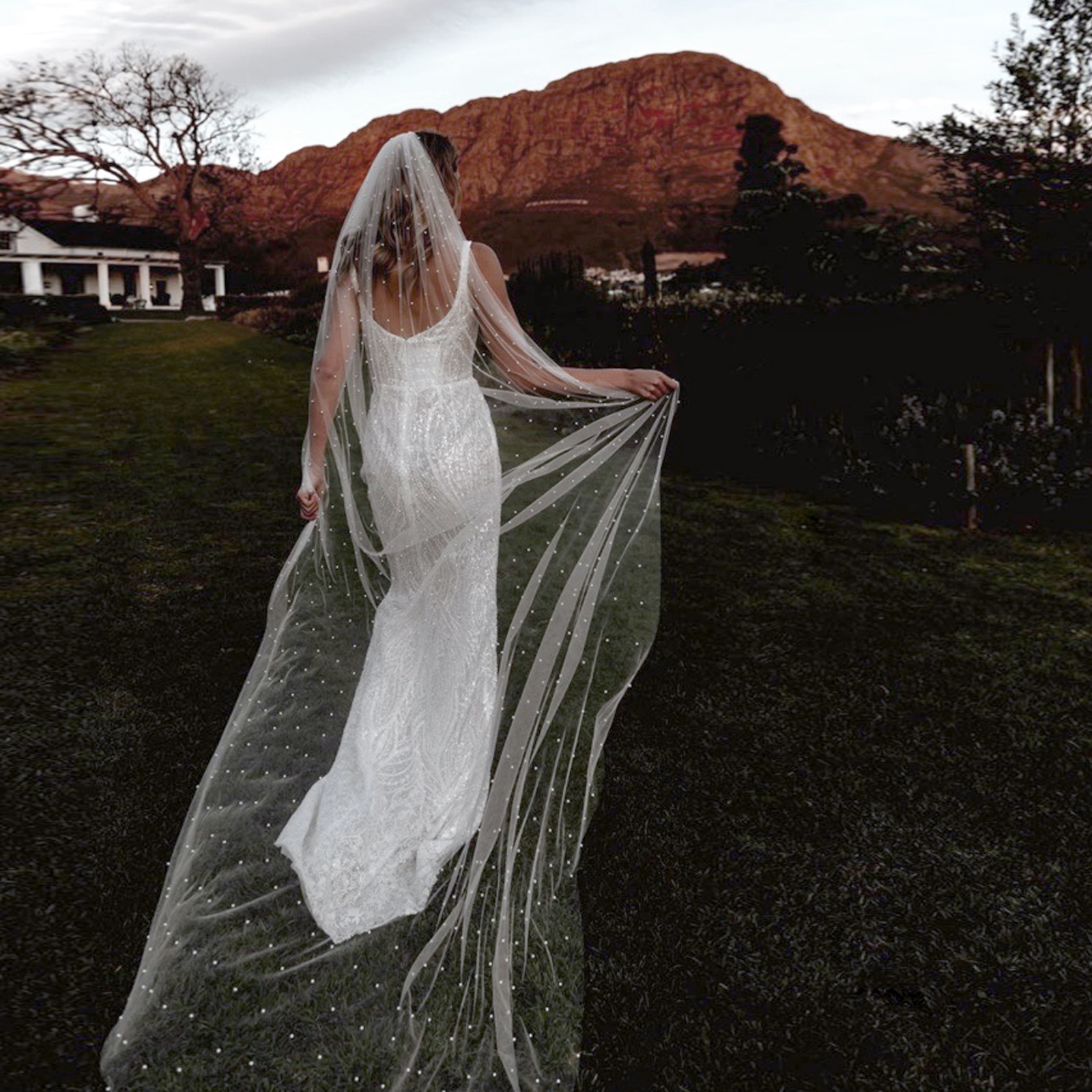 Velo da sposa corto per la sposa Veli da sposa con perline di perle con pettine Accessori da sposa in morbido tulle Regalo di vendita calda per la sposa G05