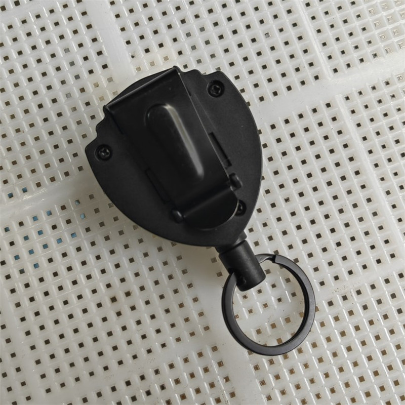 盗難防止メタル引きやすいバックルロープ弾性キーホルダースポーティな格納式キーリングアンチロストヨーヨースキーパスIDカード