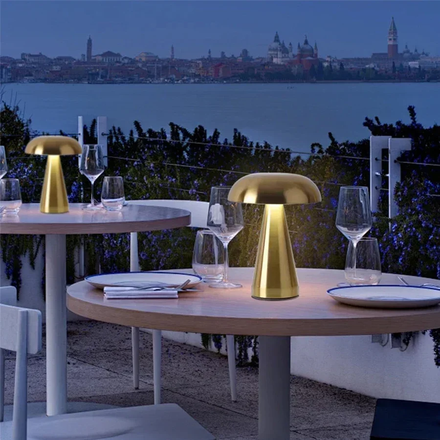 Lampada da scrivania con sensore tattile a fungo a luce notturna a LED retrò Luci da lettura ricaricabili per l'illuminazione della decorazione del bar del ristorante della camera da letto